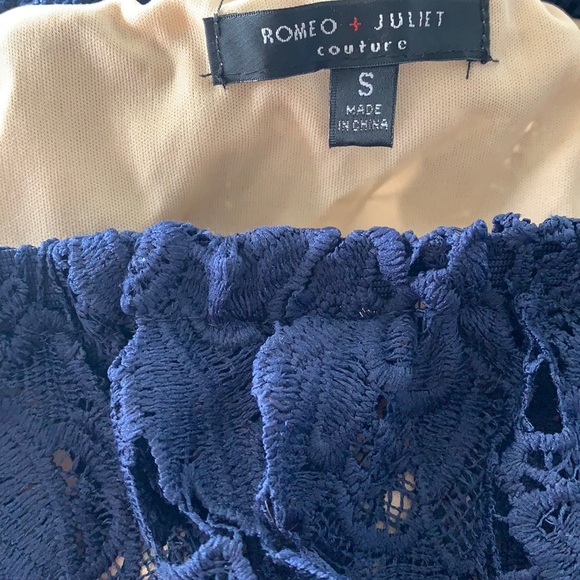 Romeo + Juliet Couture Navy Lace dress - Picture 2 of 3